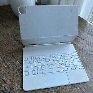 Apple Magic Keyboard A2480